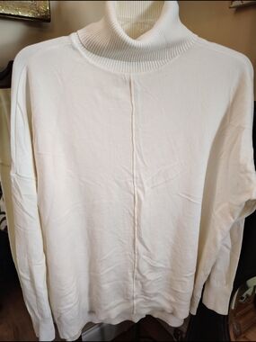 Zenana Outfitters Cream Turtleneck with Center Seam Detail XL